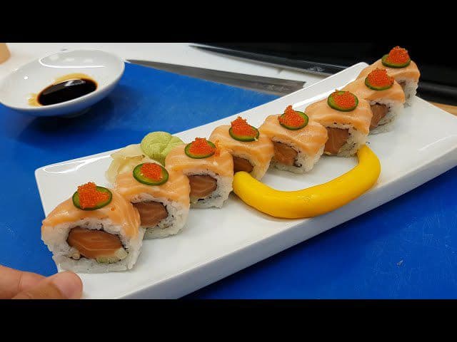 Spicy Salmon Sushi (1 pc)